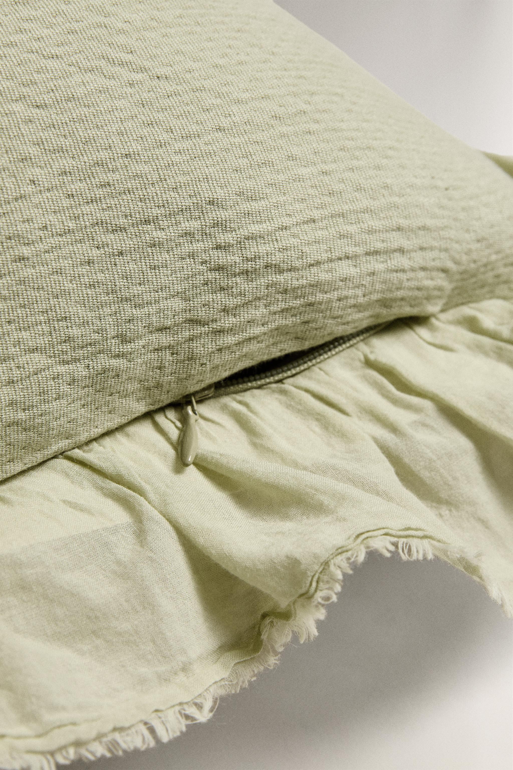 TEXTURED THROW PILLOW COVER WITH RUFFLE TRIM